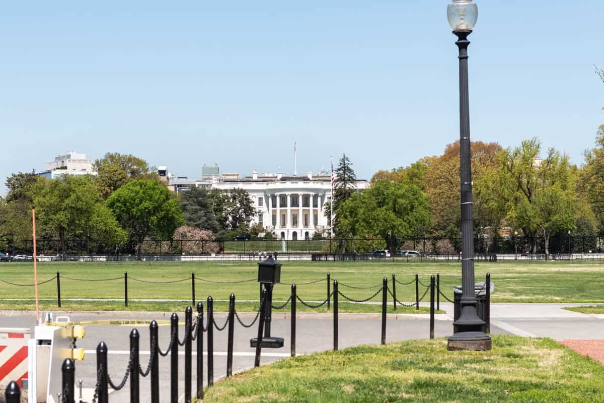 An image of the White House.