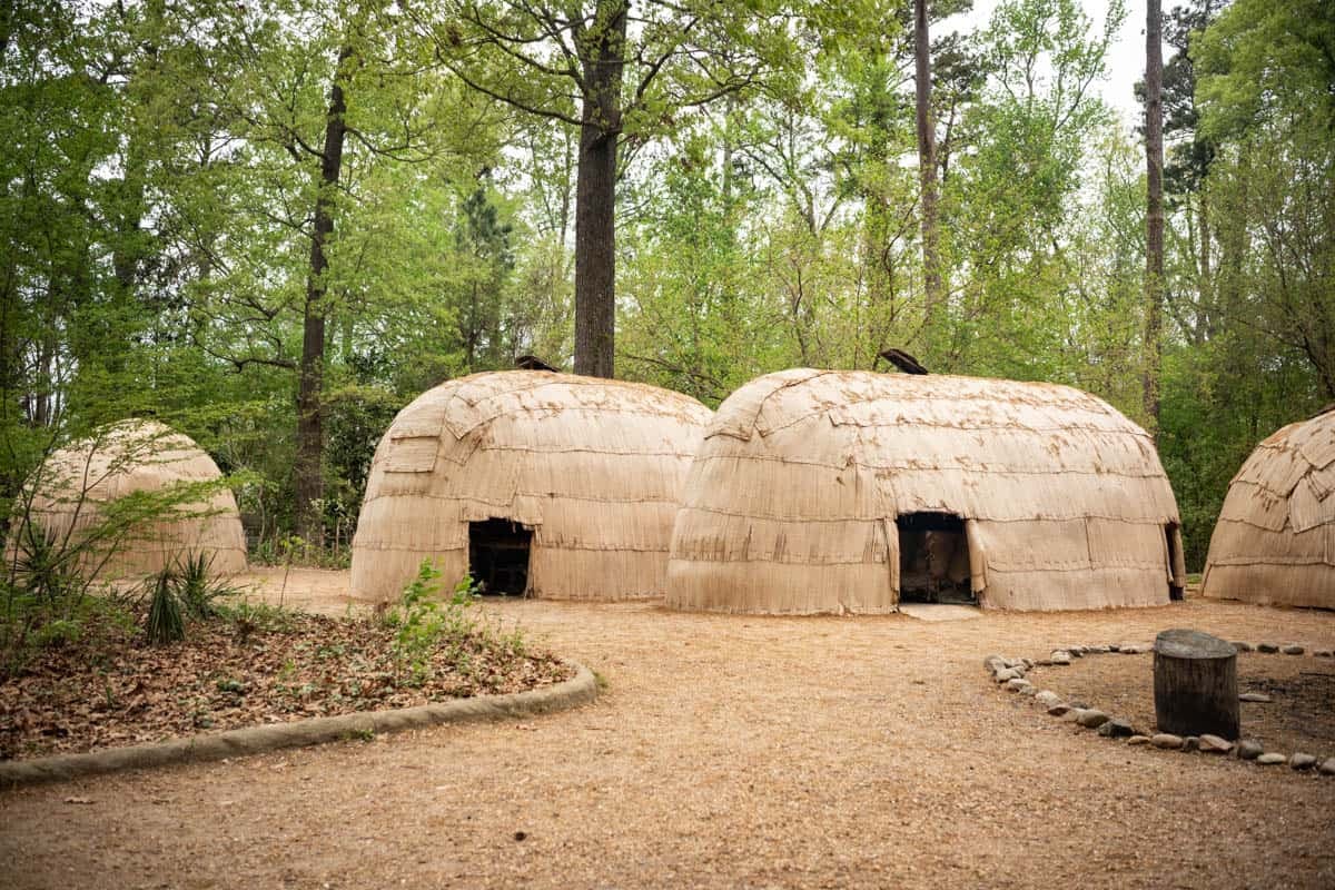An image of structures that might have been built by the native Americans near Jamestown settlement in Virginia when Europeans first arrived.