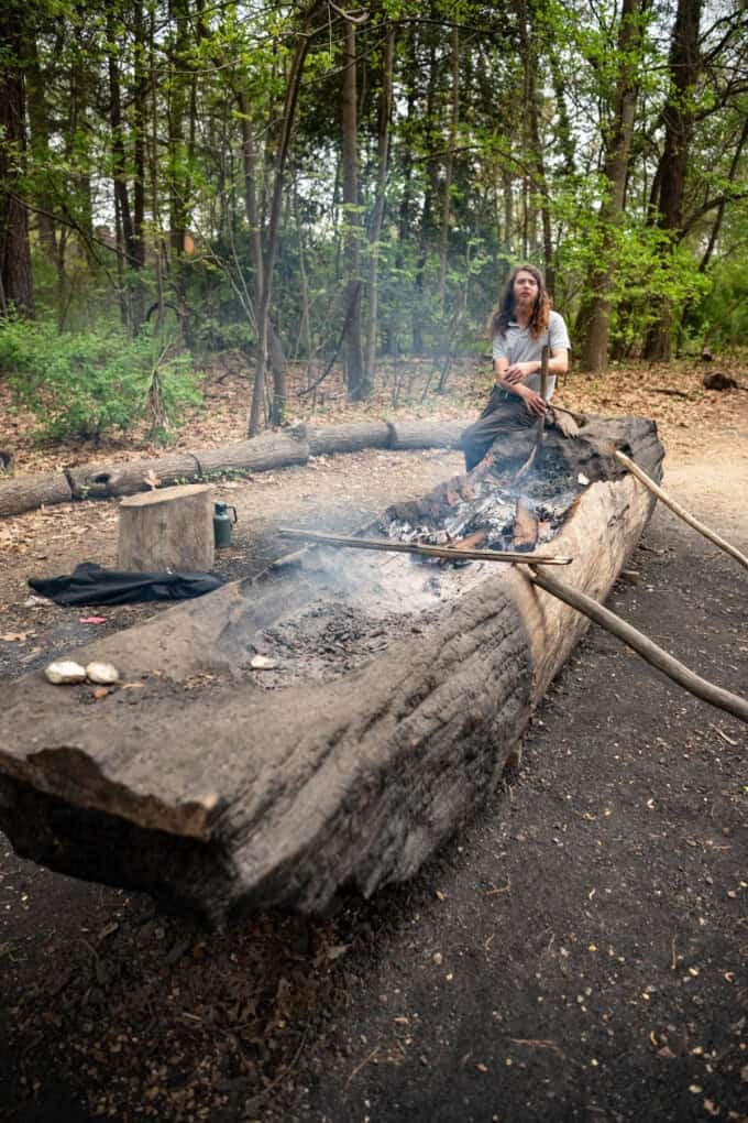 A local guide explaining the process for making a canoe by the Native Americans during the early days of Jamestown Settlement.