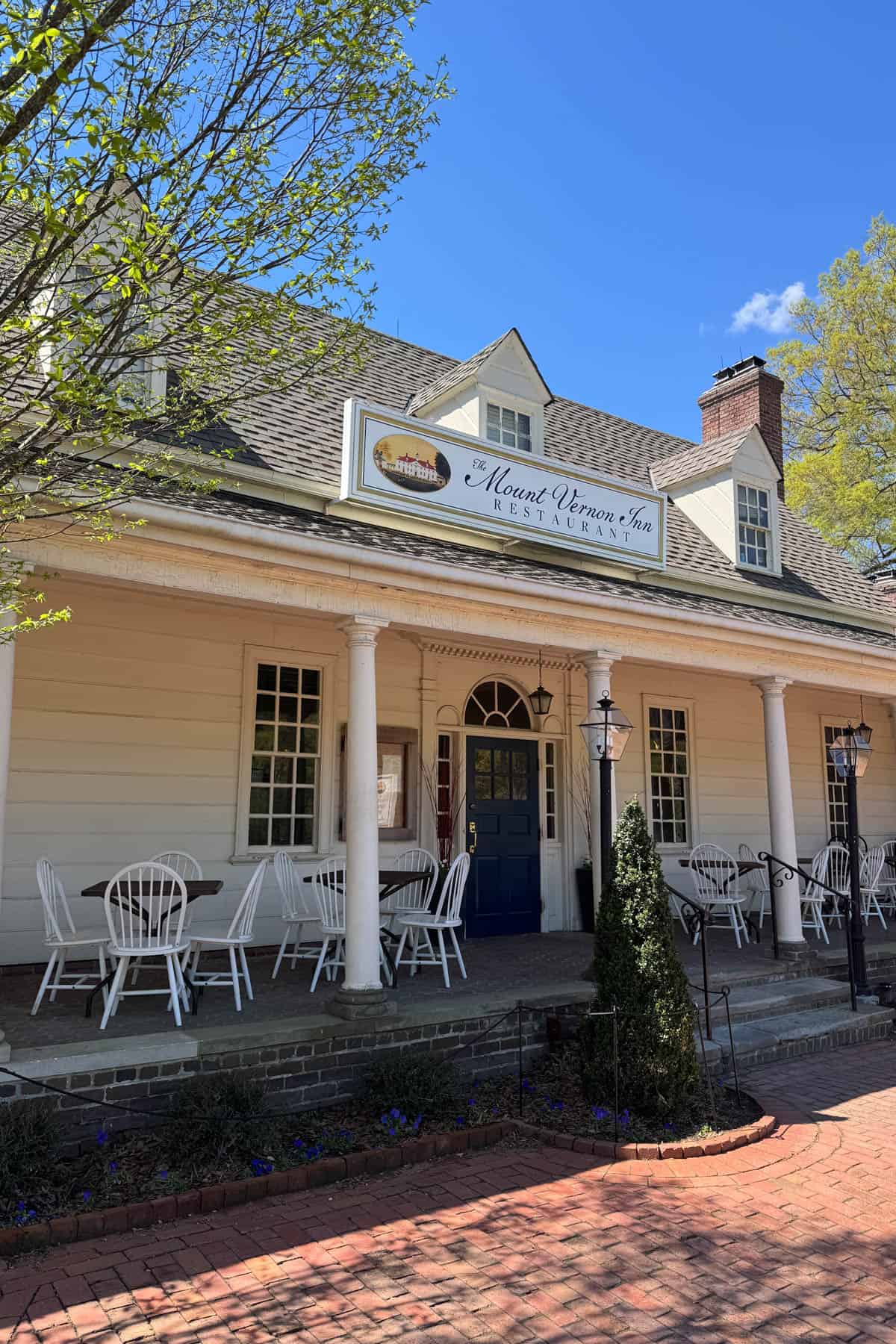 The front of the Mount Vernon Inn Restaurant.