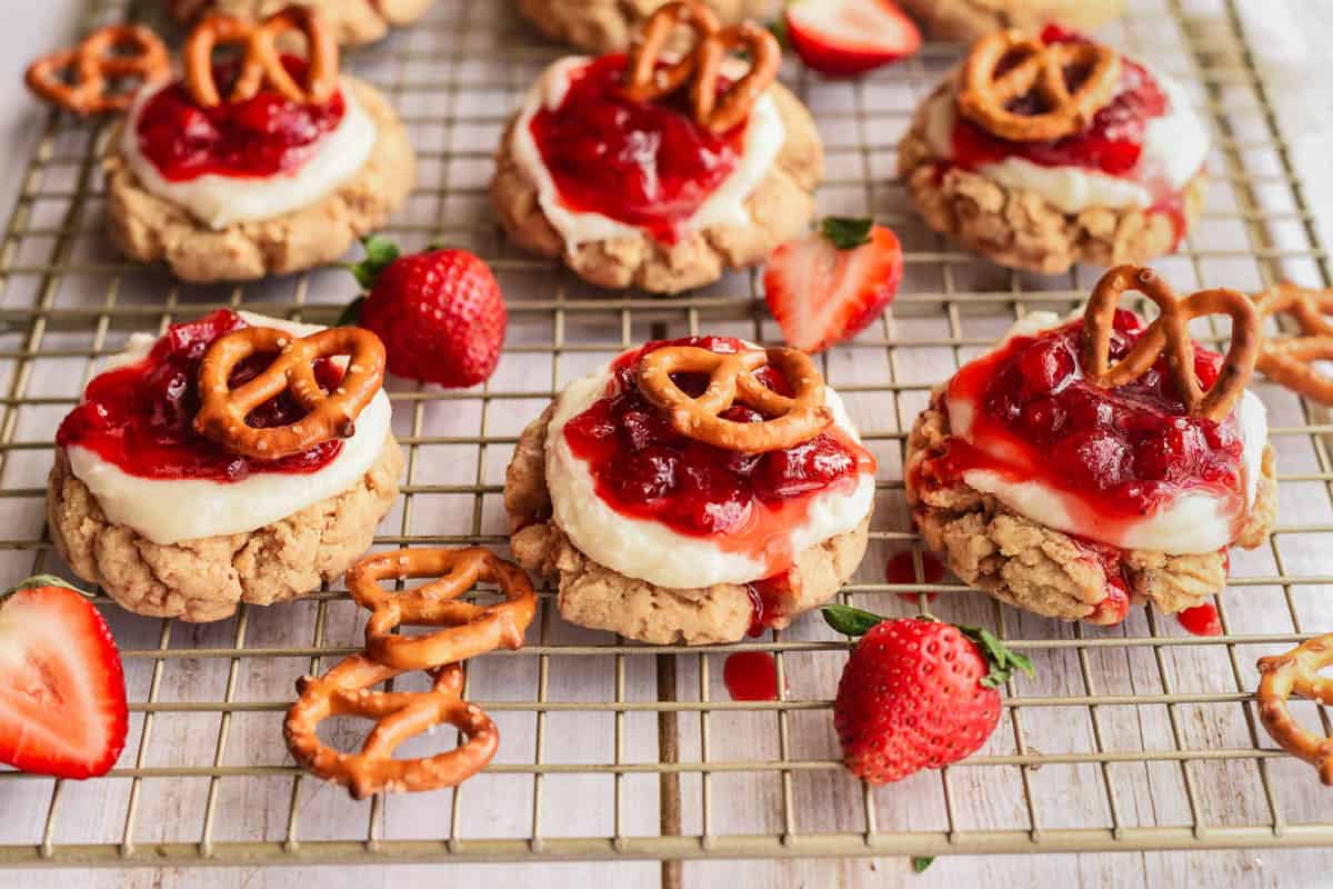 Strawberry pretzel cookies on a wire rack.