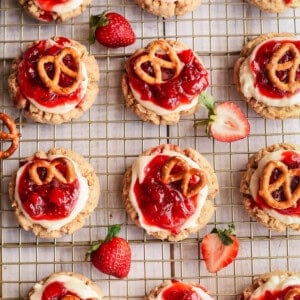 Strawberry pretzel cookies on a wire rack.