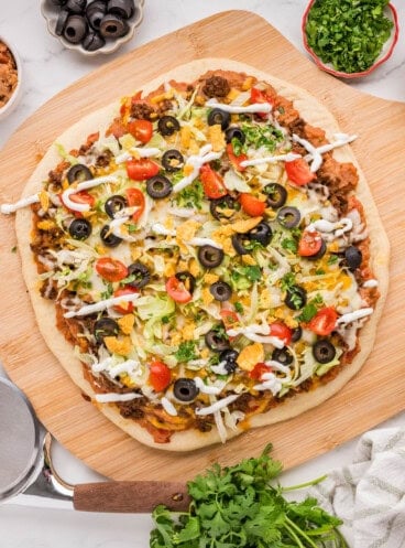 A pizza topped with taco fixings.