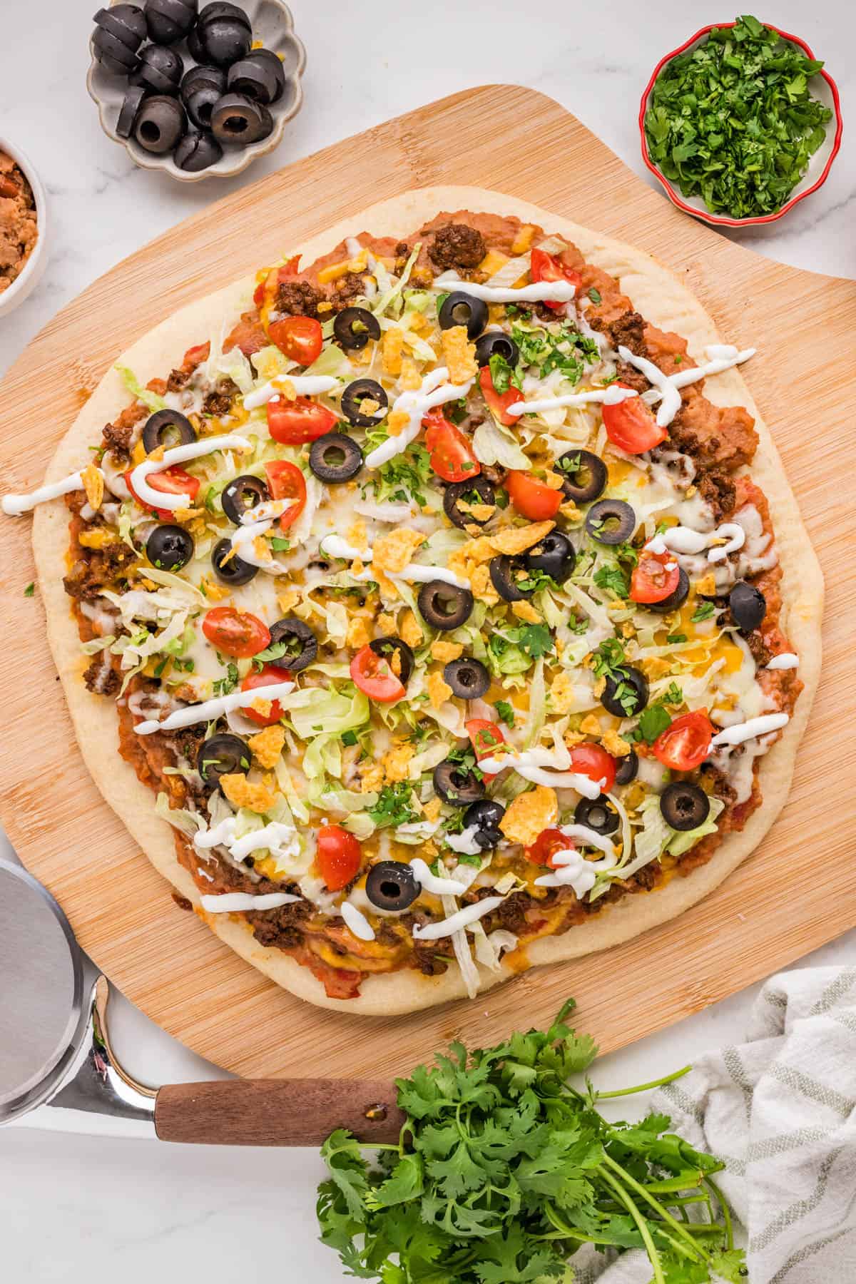 A pizza topped with taco fixings.