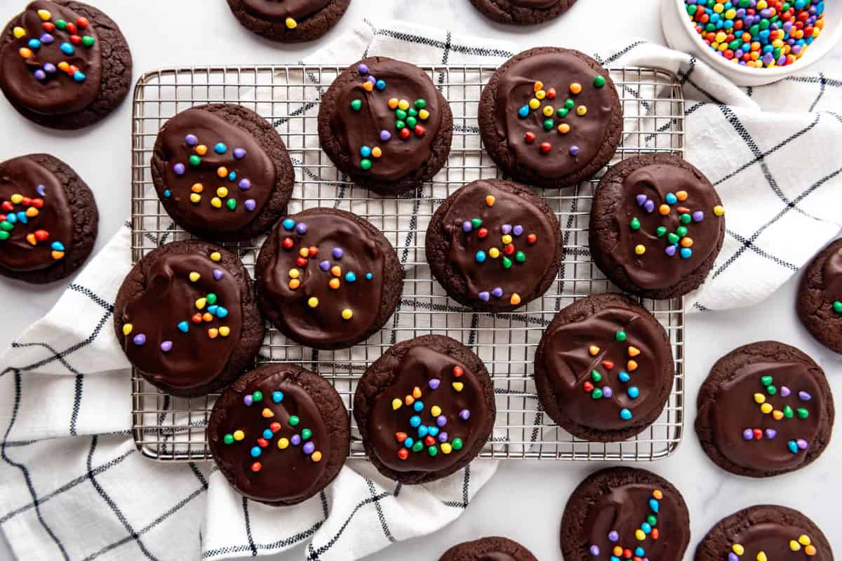 An overhead image of Crumbl copycat cosmic brownie cookies on a wire rack.